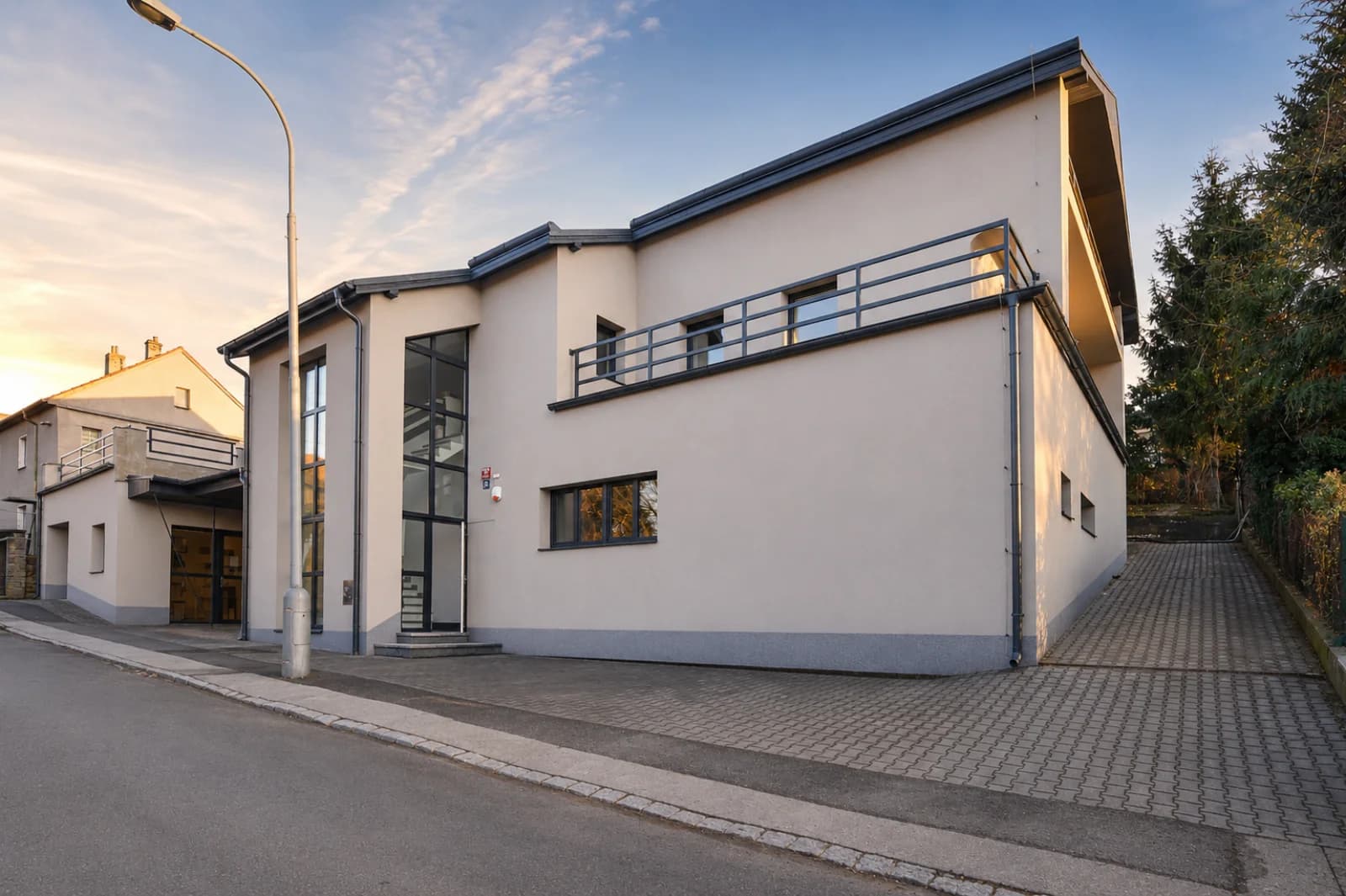 Aloisovská 22 — exteriér budovy